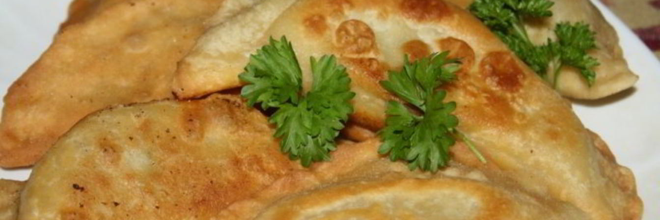 Сочные хрустящие чебуреки со свининой