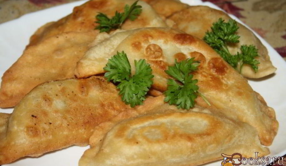 Рецепт сочных хрустящих чебуреков со свининой