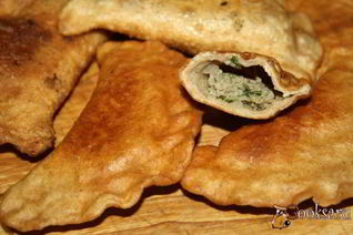 Цельнозерновые чебуреки с начинкой из говядины и шампиньонов