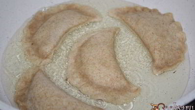 цельнозерновые чебуреки с начинкой из говядины и шампиньонов