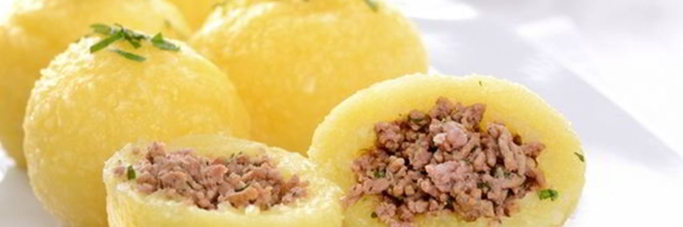 Фаршированный картофель в томатном соусе