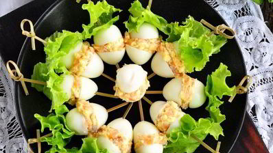 фаршированные перепелиные яйца