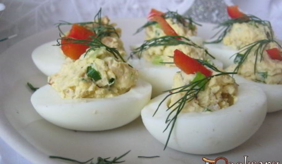 Рецепт фаршированных яиц с беконом