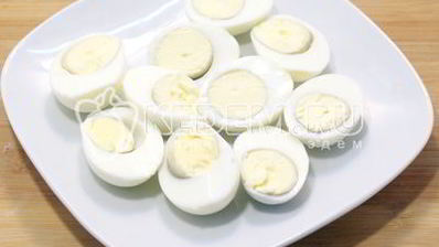 фаршированные яйца с икорно-горчичной начинкой