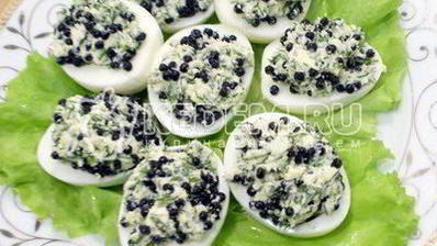 фаршированные яйца с икорно-горчичной начинкой