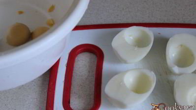 фаршированные яйца с икорным кремом