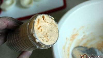 фаршированные яйца с икорным кремом