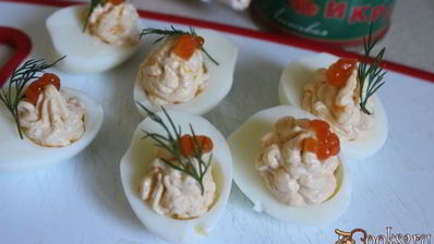 фаршированные яйца с икорным кремом