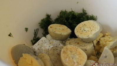 фаршированные яйца с мягким творогом и лососевой пастой