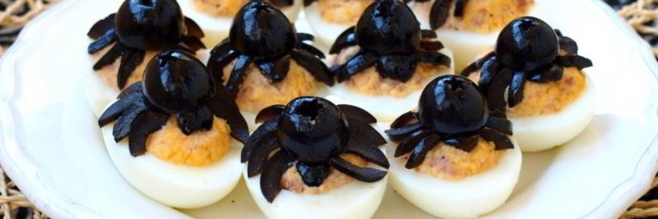 Фаршированные яйца с печенью трески Пауки
