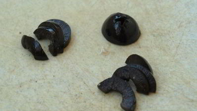 фаршированные яйца с печенью трески пауки