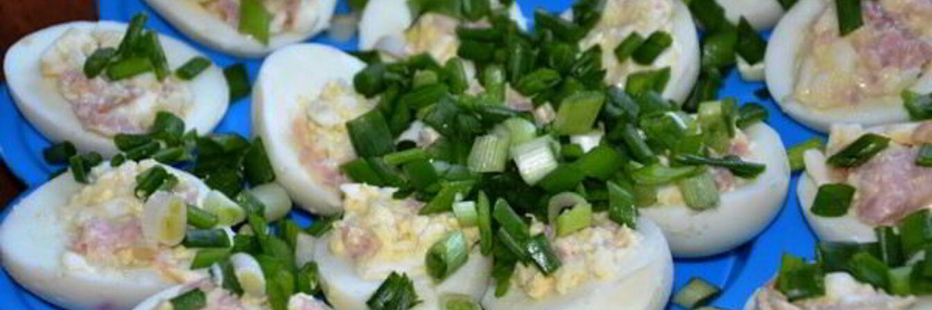 Фаршированные яйца с сыром пармезан