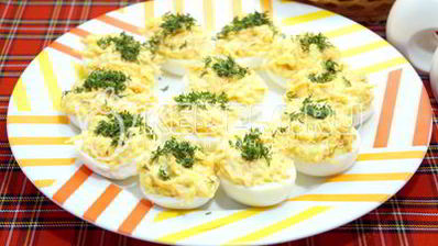 фаршированные яйца с сыром