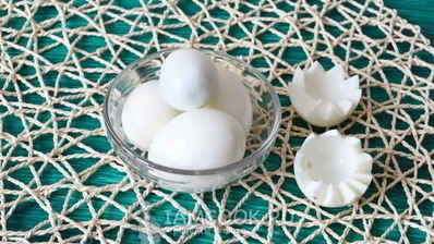 фаршированные яйца цыплята