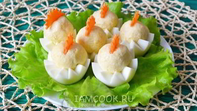 фаршированные яйца цыплята