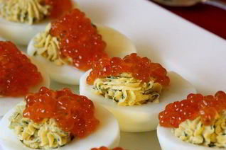 Яйца фаршированные красной икрой