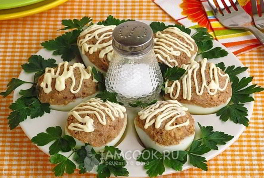 Яйца, фаршированные куриной печенью