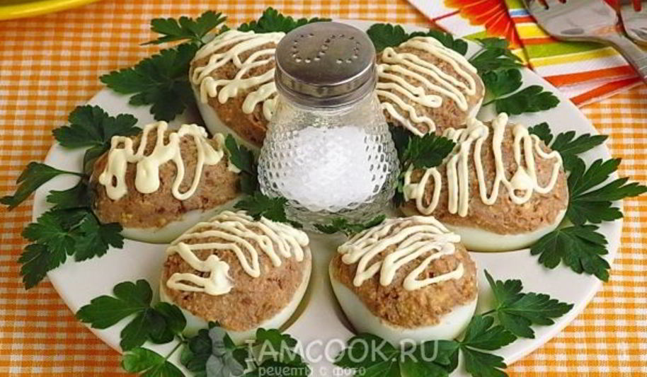 Рецепт яиц, фаршированных куриной печенью