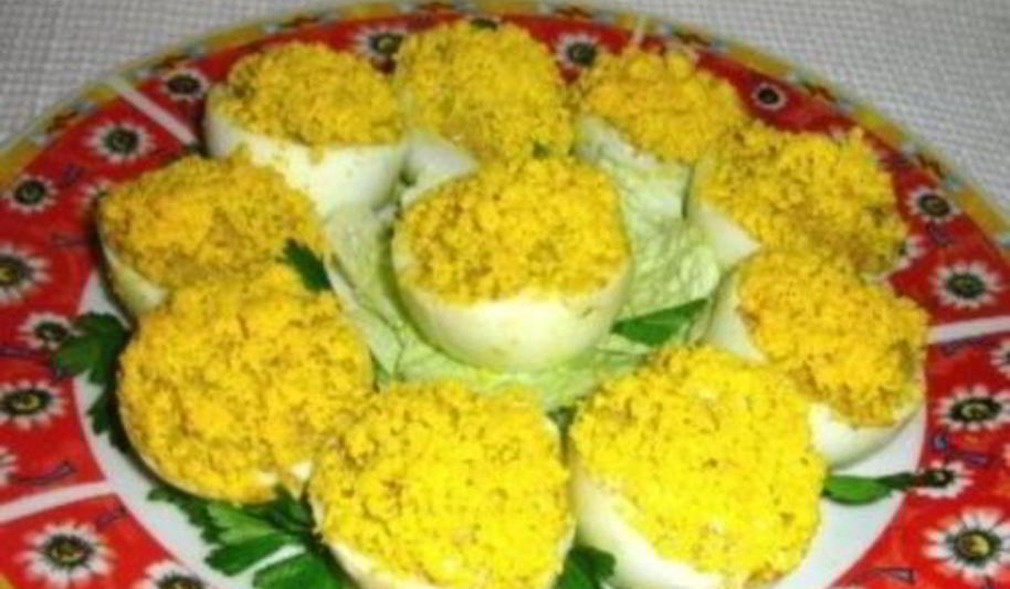 Рецепт яиц фаршированных паштетом со сметаной и орехами