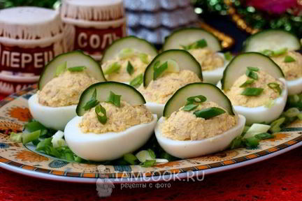 Яйца, фаршированные печенью трески