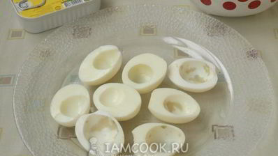 яйца, фаршированные печенью трески