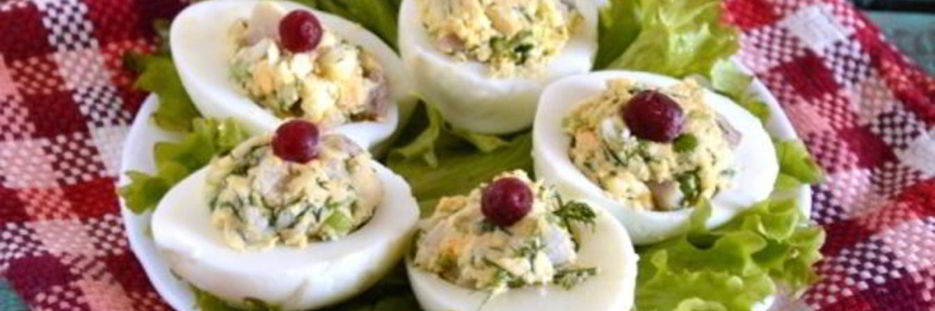 Яйца, фаршированные сельдью с горчичной заправкой