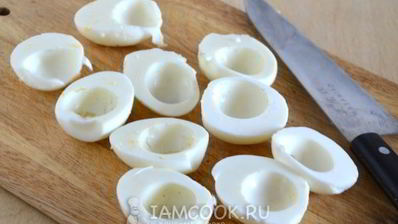 яйца, фаршированные сельдью с горчичной заправкой