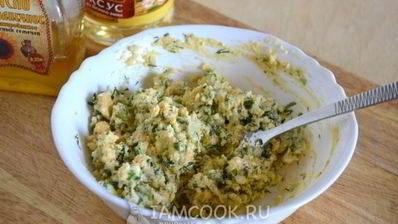 яйца, фаршированные сельдью с горчичной заправкой