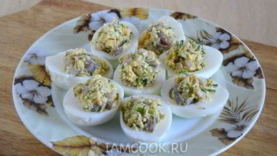 яйца, фаршированные сельдью с горчичной заправкой
