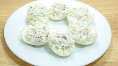 яйца фаршированные сельдью