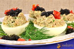 Яйца фаршированные селедочной икрой