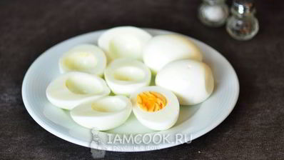 яйца, фаршированные шпротами