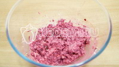 яйца, фаршированные свеклой и орехами