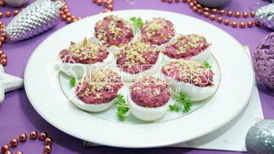 яйца, фаршированные свеклой и орехами