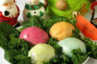 Яйца фаршированные в цветном желе