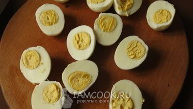 яйца фаршированные в цветном желе