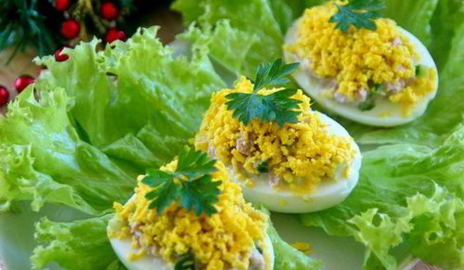 Рецепт яиц, фаршированных зеленым луком и тунцом