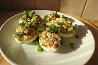 Яйца, фаршированные жареными лисичками