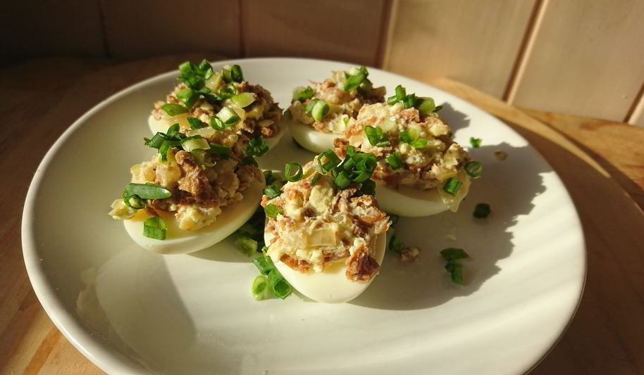 Рецепт яиц, фаршированных жареными лисичками