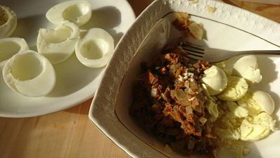 яйца, фаршированные жареными лисичками