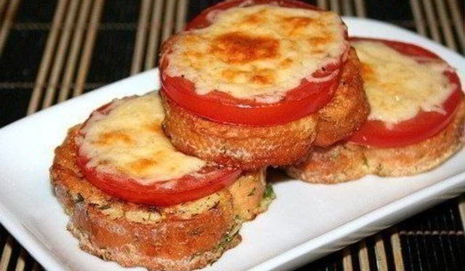 Рецепт аппетитных гренков с помидорами и сыром