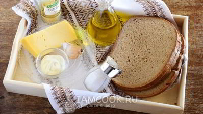 чесночные гренки из черного хлеба