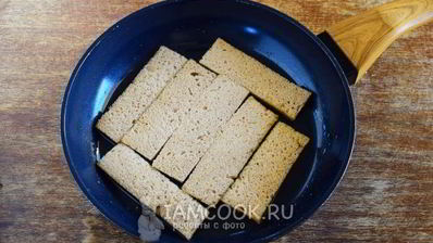 чесночные гренки из черного хлеба
