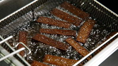 чесночные гренки с соусом