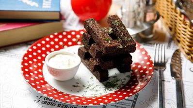 чесночные гренки с соусом