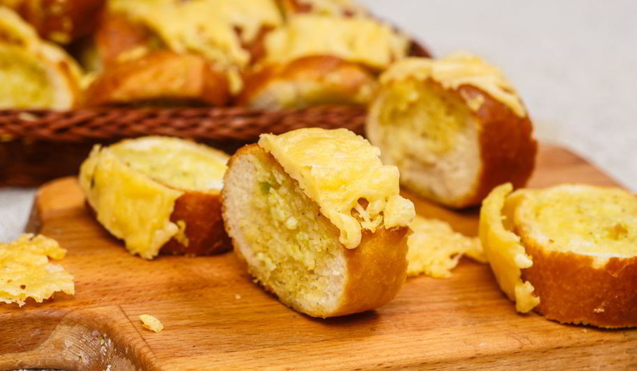 Рецепт чесночных гренков с сыром