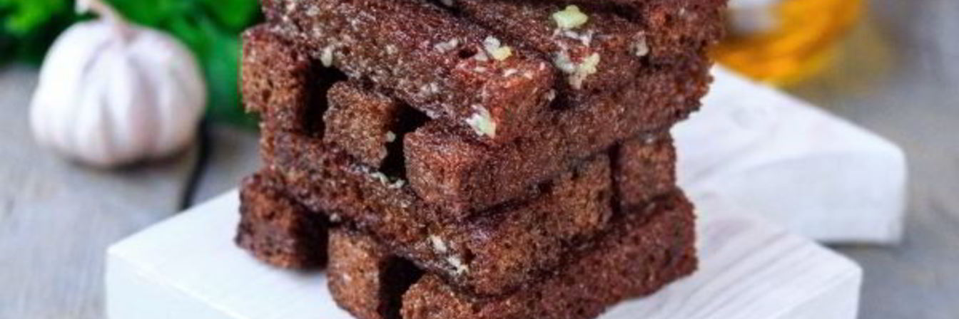 Гренки из бородинского хлеба с чесноком