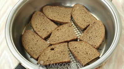 гренки из черного хлеба с яйцом и зеленью