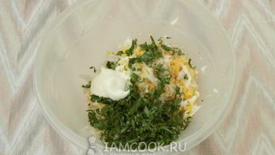 гренки из черного хлеба с яйцом и зеленью