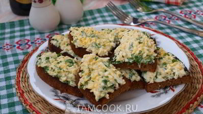 гренки из черного хлеба с яйцом и зеленью